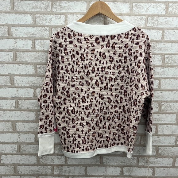 NEW Vince Camuto VNeck Leopard Print Sweater XS - Picture 5 of 6